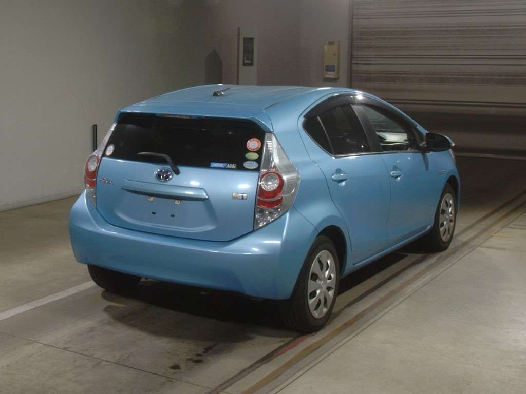 2014 Toyota Aqua NHP10[1]