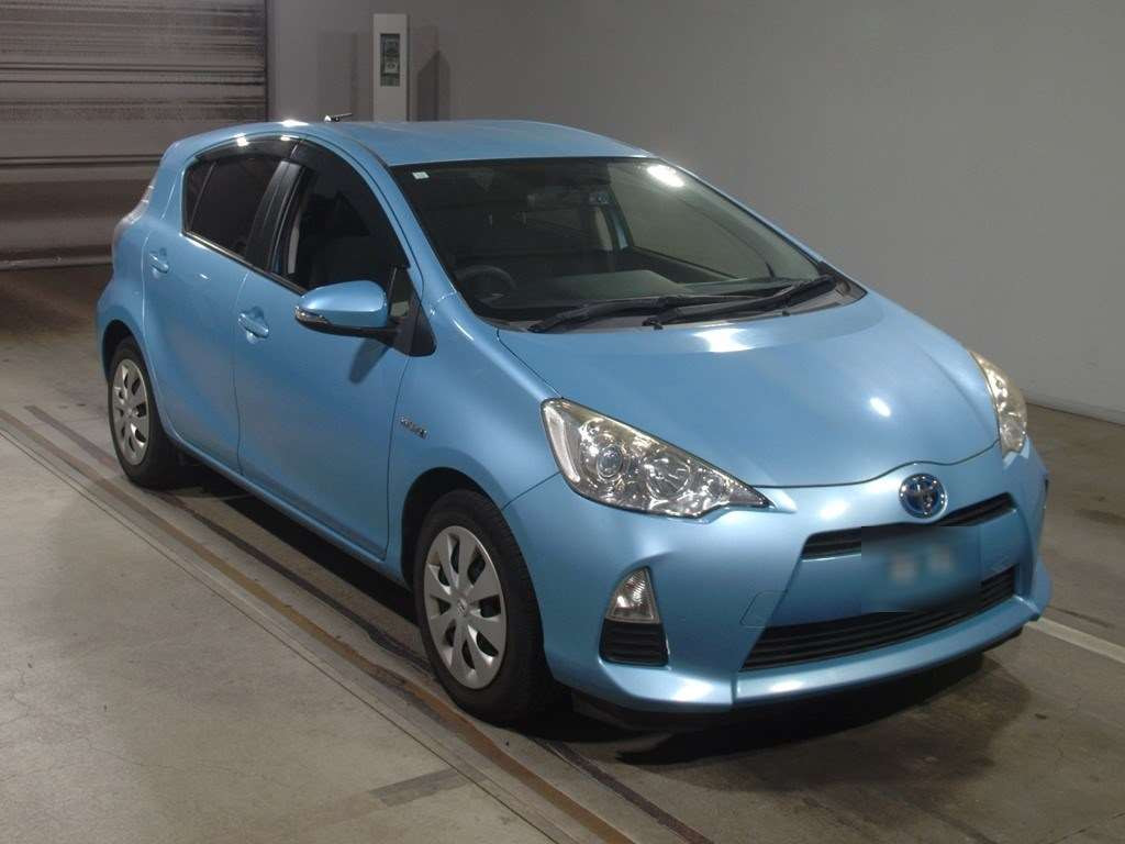 2014 Toyota Aqua NHP10[2]