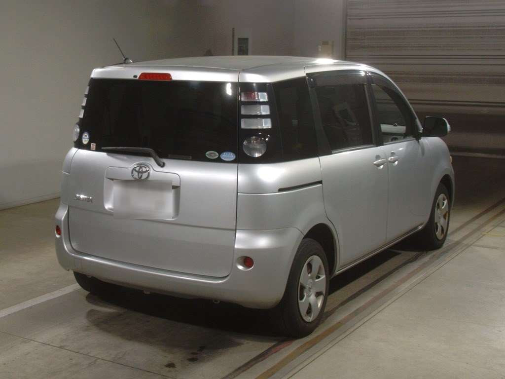 2010 Toyota Sienta NCP81G[1]