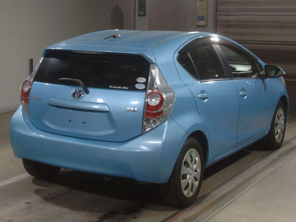 2012 Toyota Aqua NHP10[1]