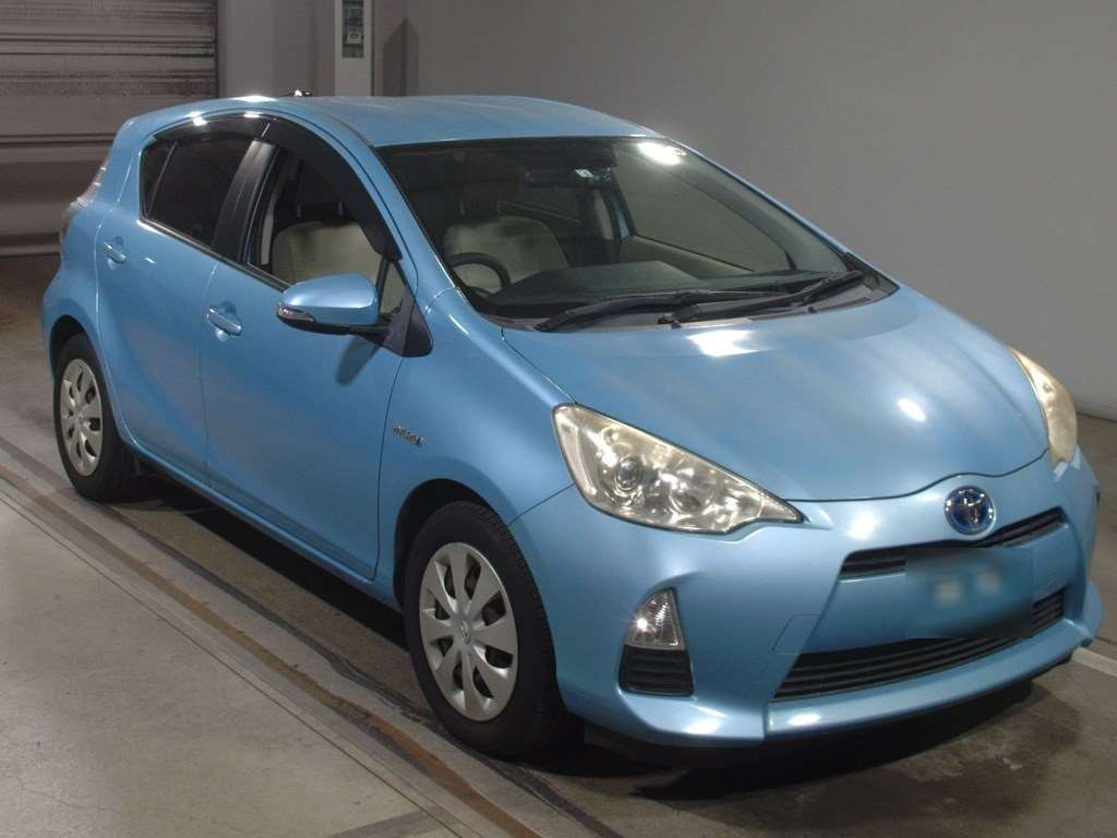 2012 Toyota Aqua NHP10[2]