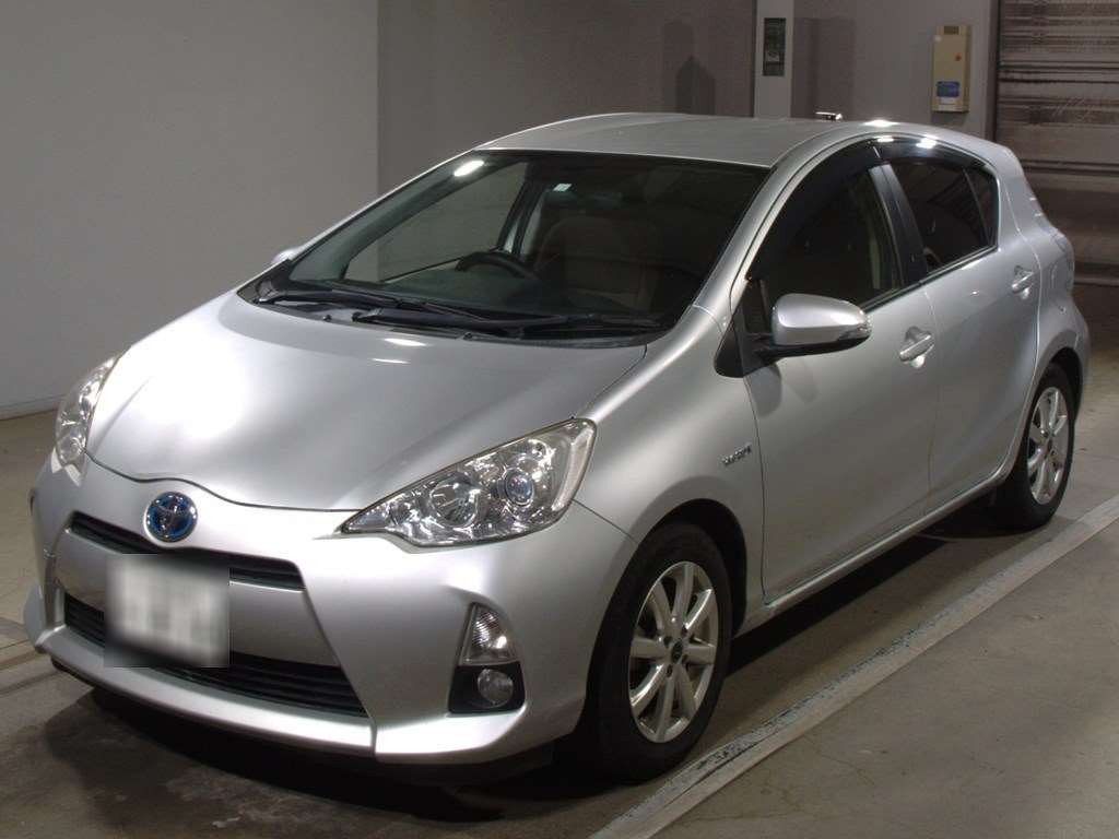 2013 Toyota Aqua NHP10[0]