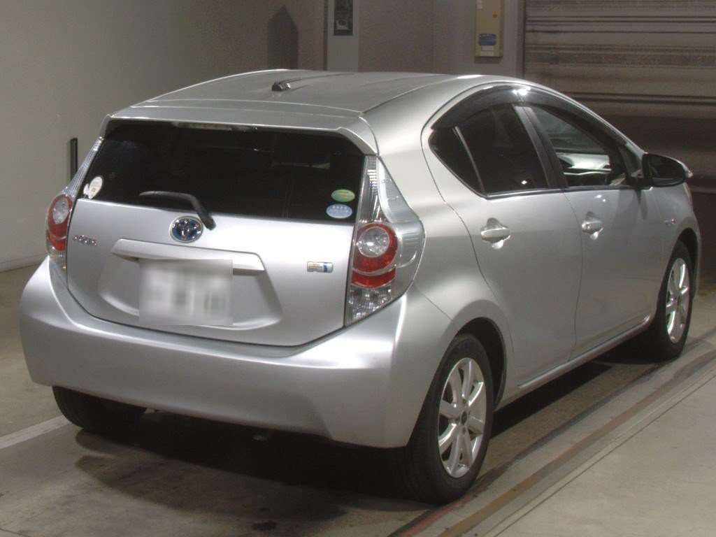 2013 Toyota Aqua NHP10[1]