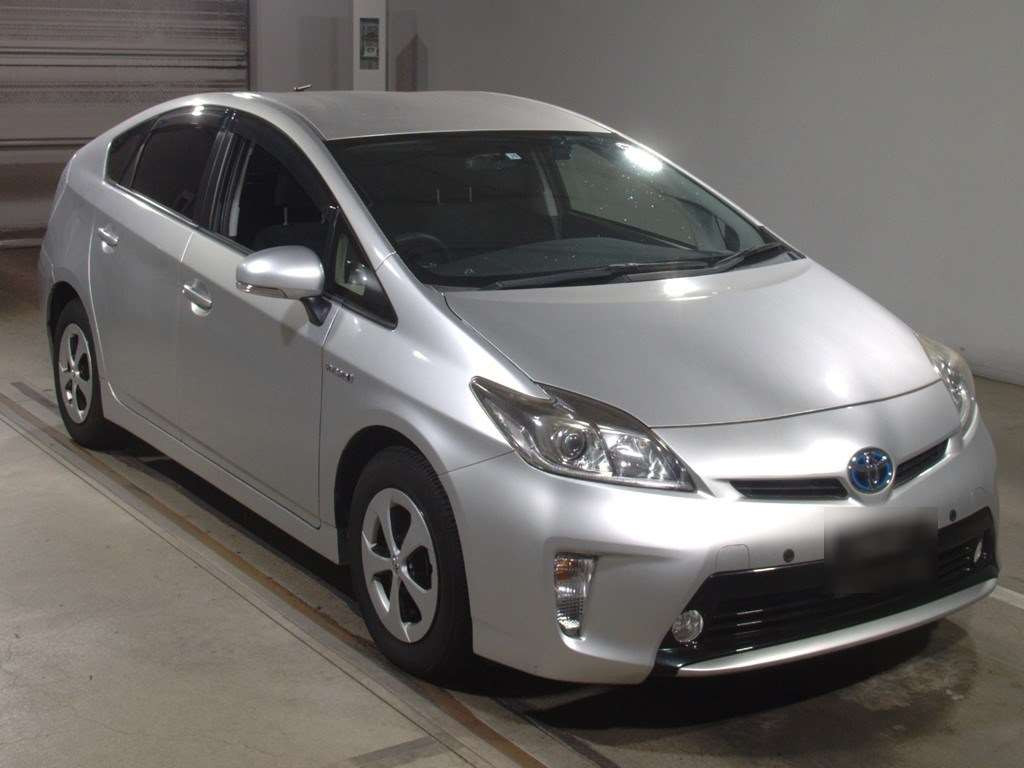 2015 Toyota Prius ZVW30[2]