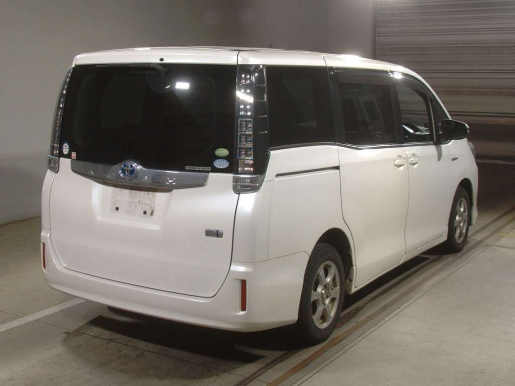 2014 Toyota Noah ZWR80G[1]