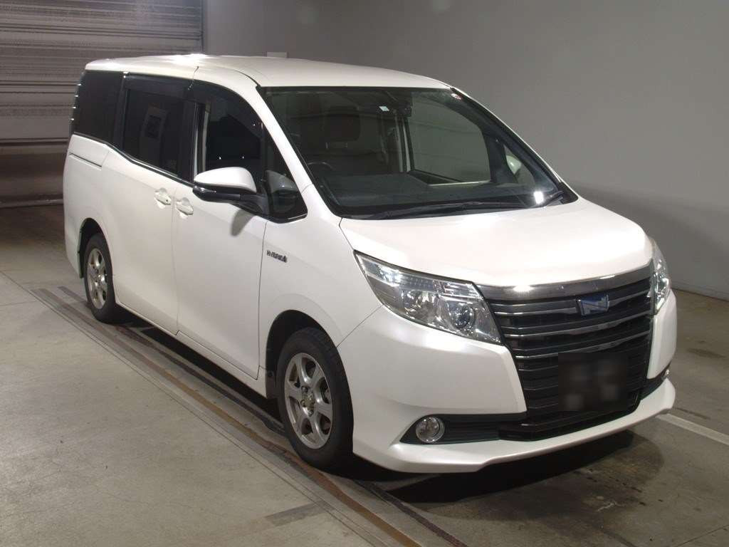 2014 Toyota Noah ZWR80G[2]