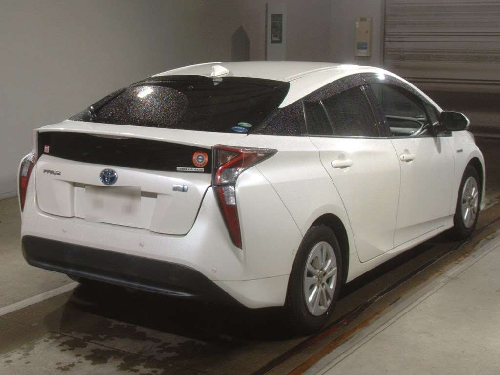 2017 Toyota Prius ZVW50[1]