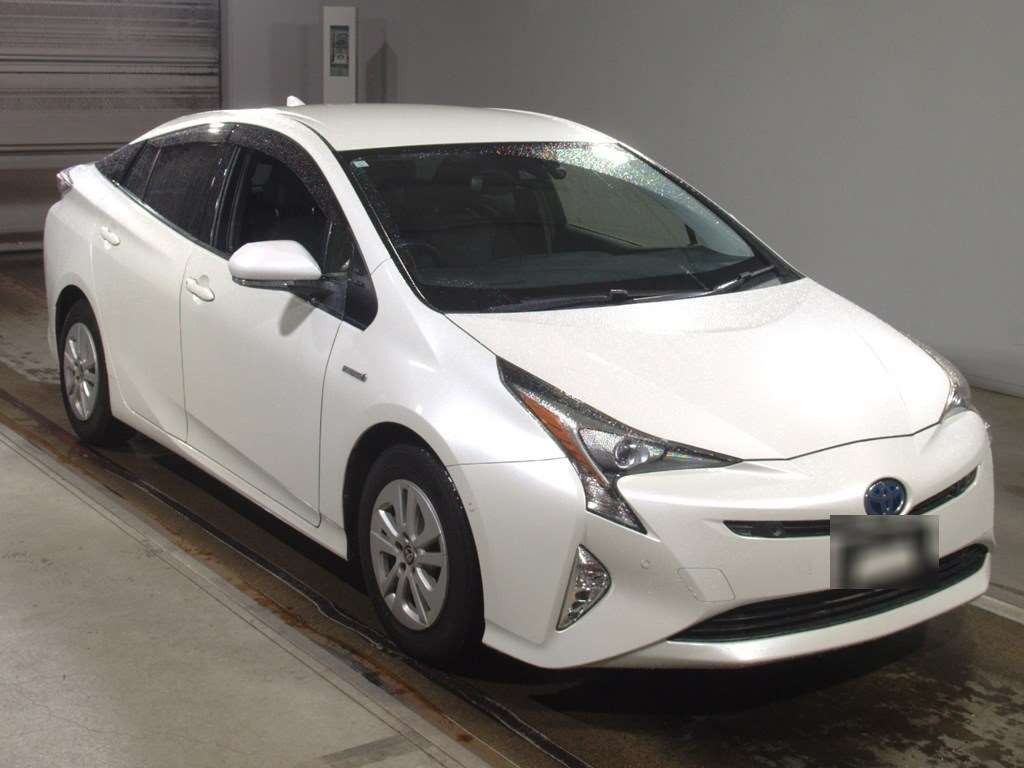 2017 Toyota Prius ZVW50[2]