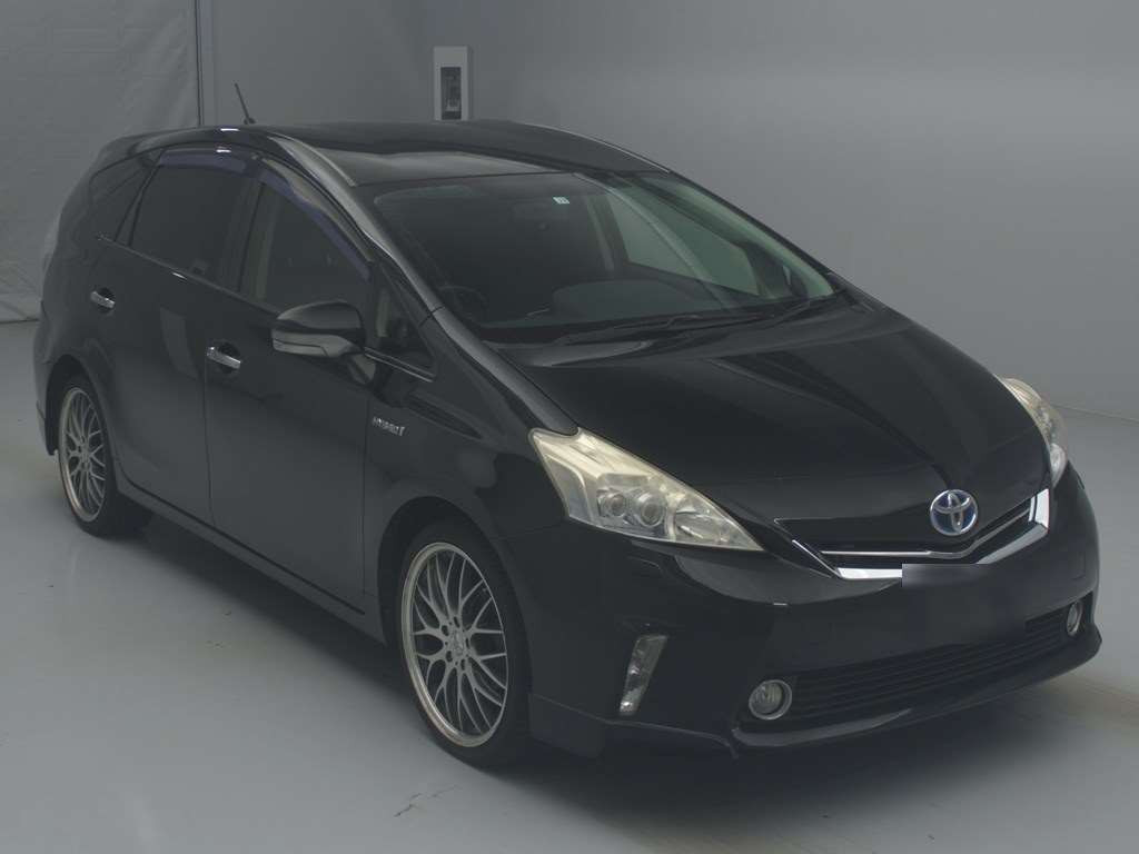 2011 Toyota Prius alpha ZVW41W[2]