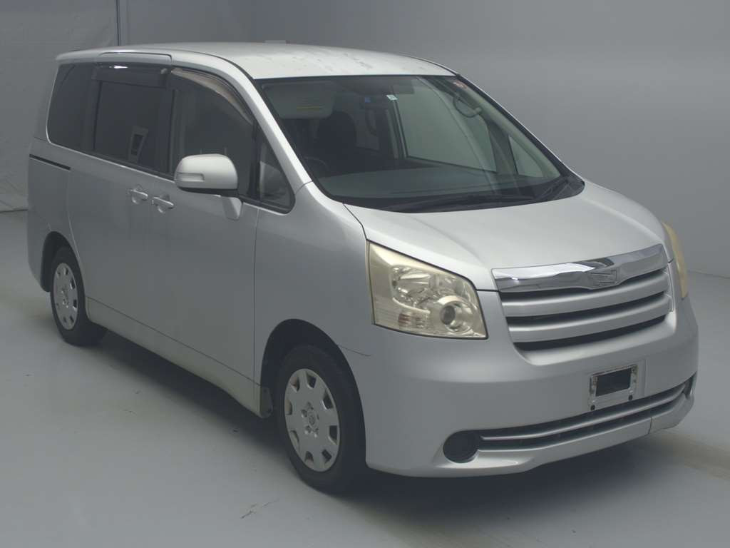 2009 Toyota Noah ZRR70G[2]