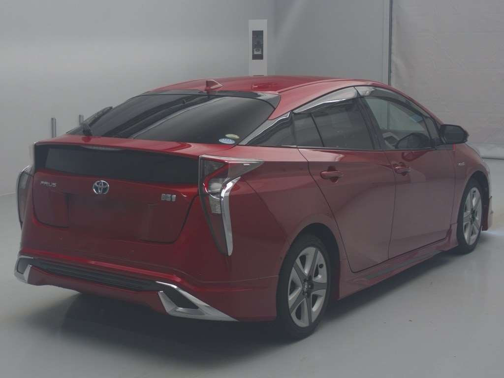 2016 Toyota Prius ZVW51[1]