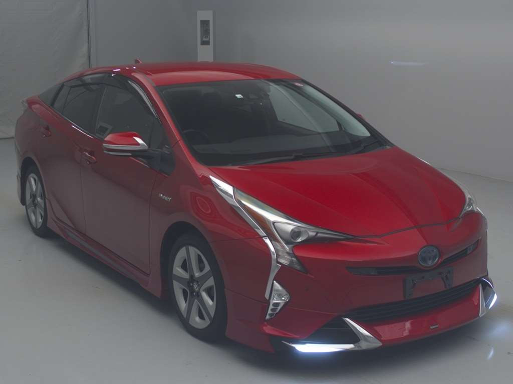 2016 Toyota Prius ZVW51[2]