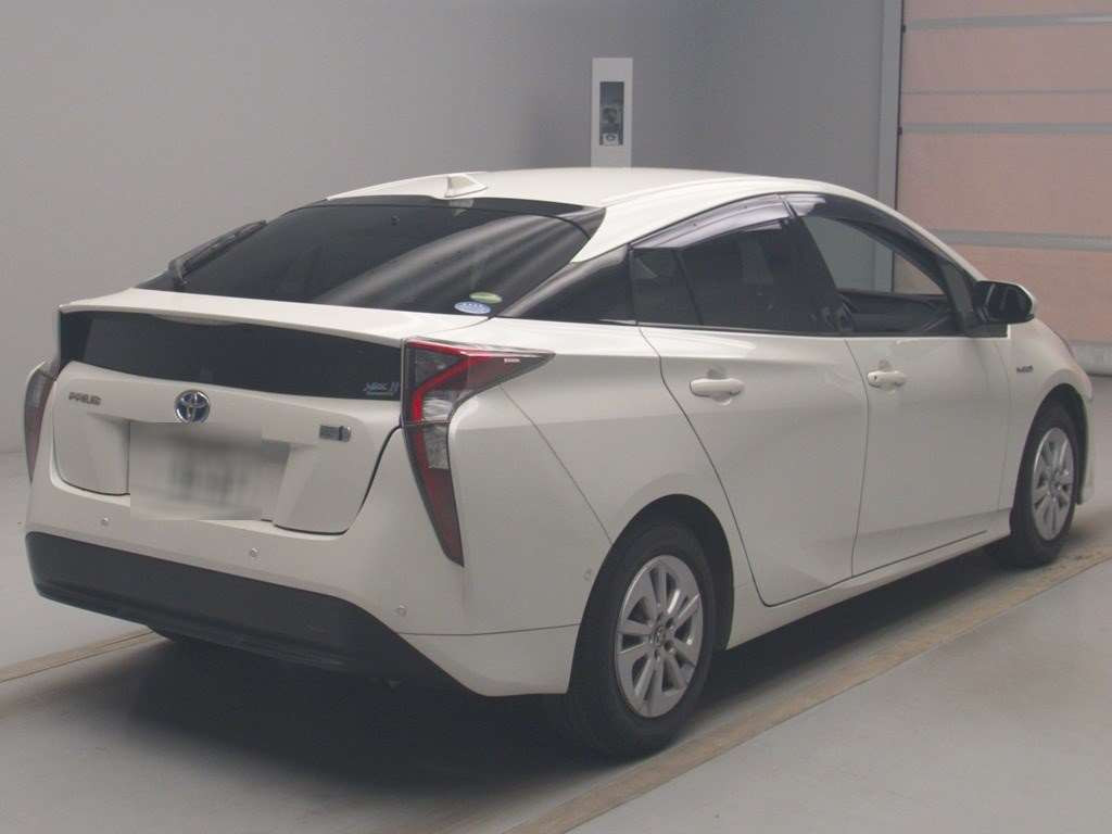 2018 Toyota Prius ZVW50[1]