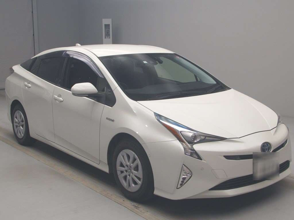 2018 Toyota Prius ZVW50[2]