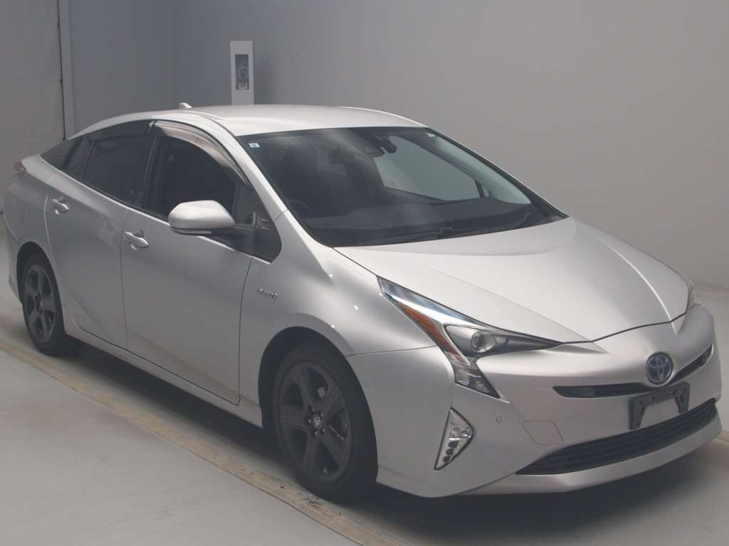 2017 Toyota Prius ZVW51[2]