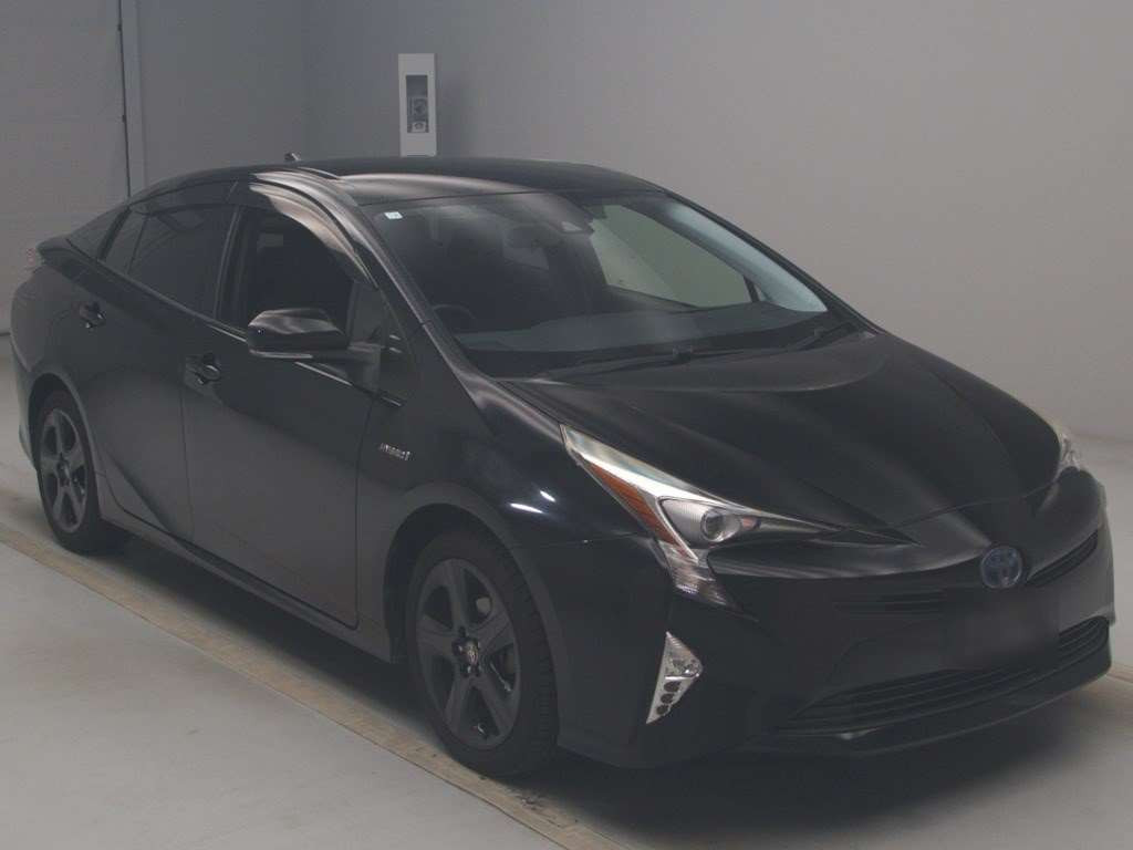 2016 Toyota Prius ZVW50[2]