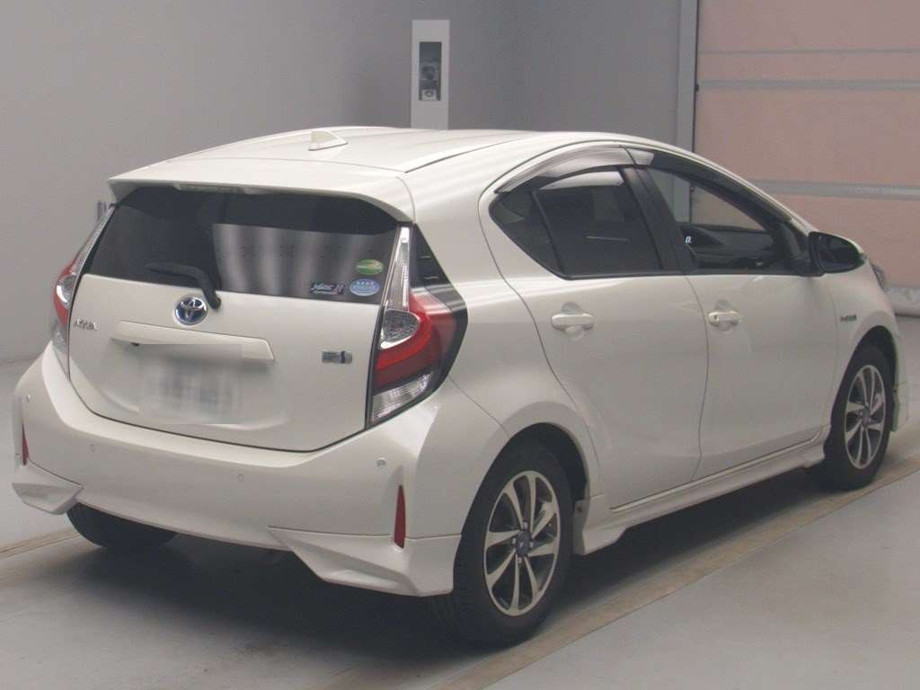 2019 Toyota Aqua NHP10[1]