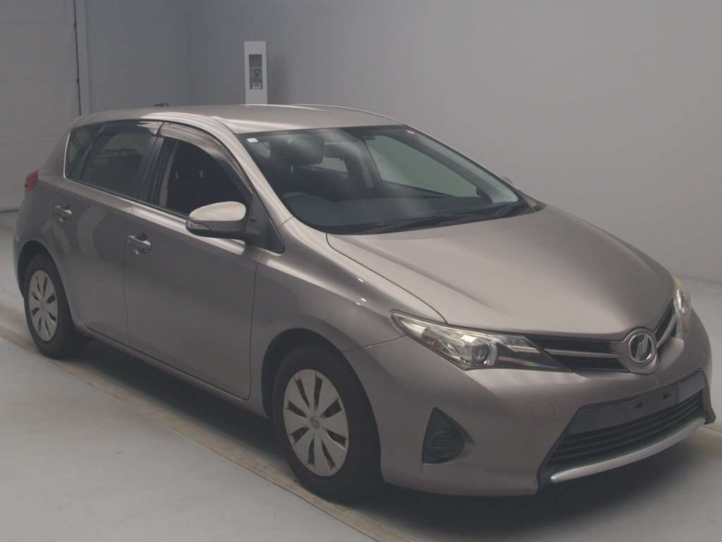 2012 Toyota Auris NZE181H[2]