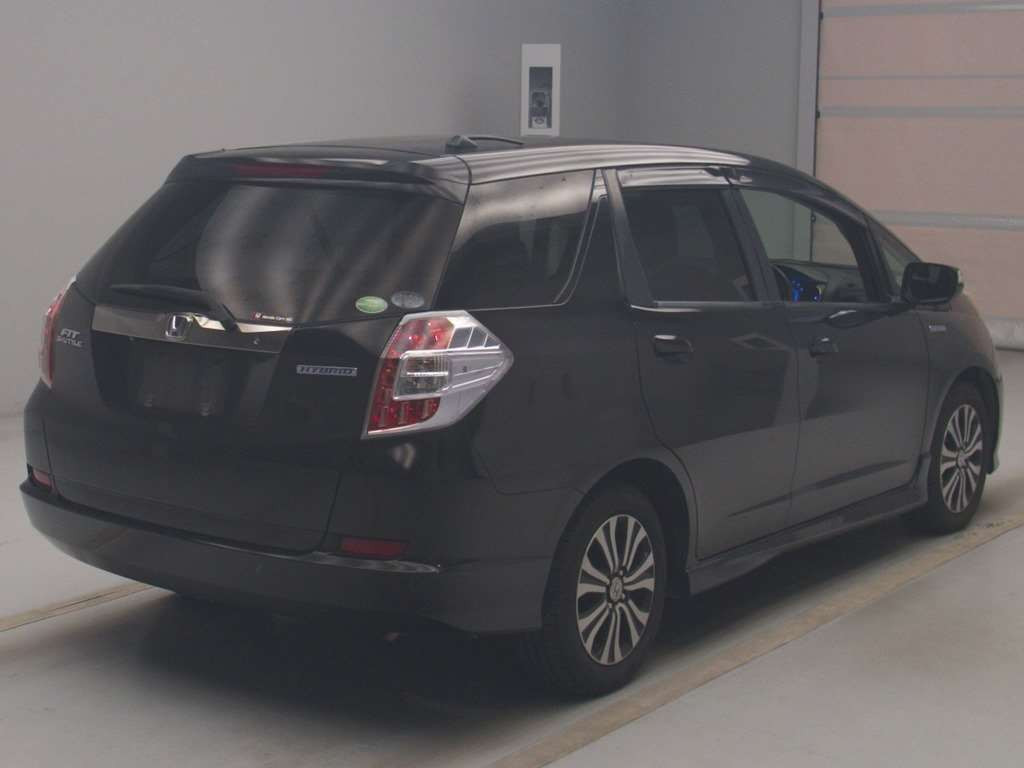 2014 Honda Fit Shuttle Hybrid GP2[1]