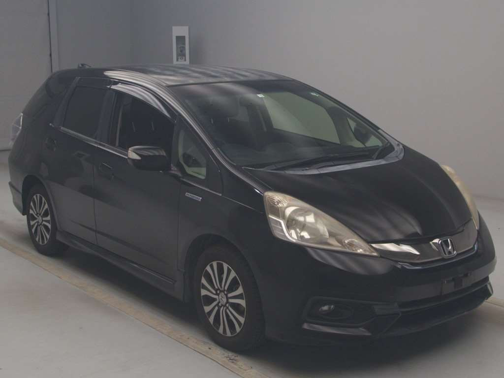 2014 Honda Fit Shuttle Hybrid GP2[2]