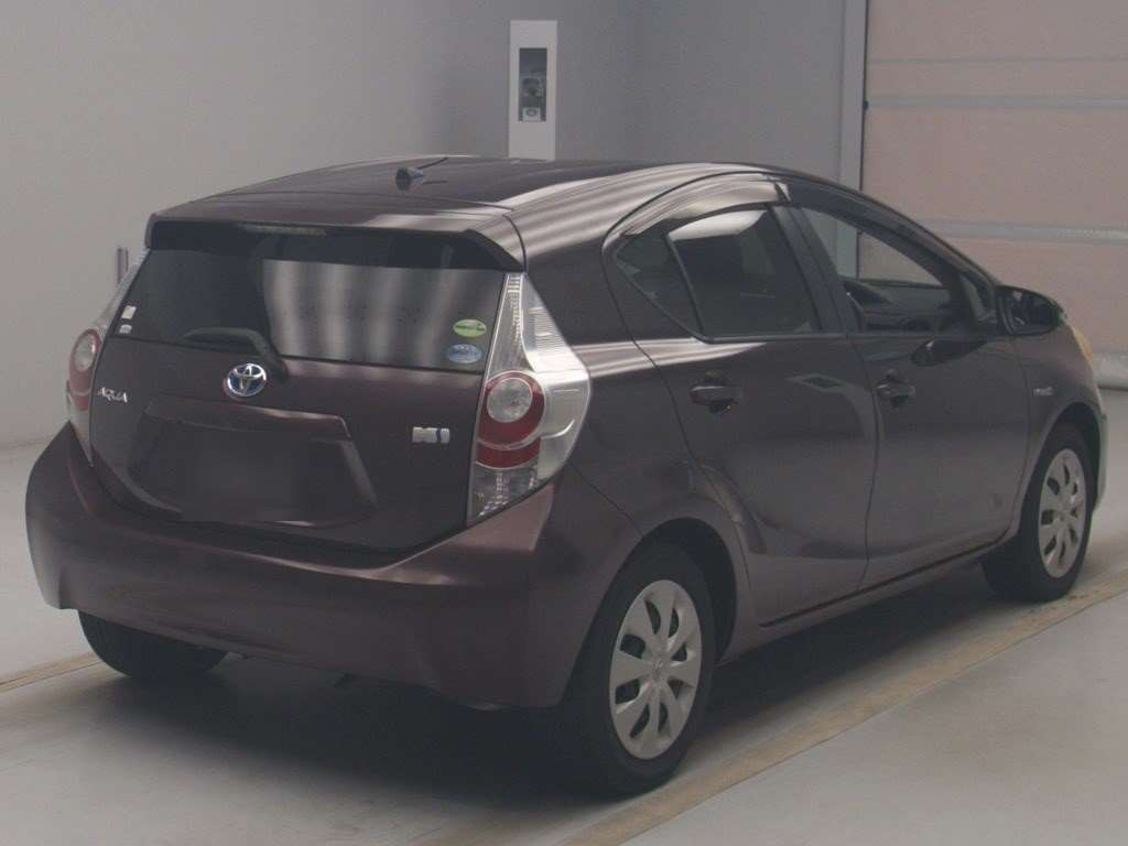 2014 Toyota Aqua NHP10[1]