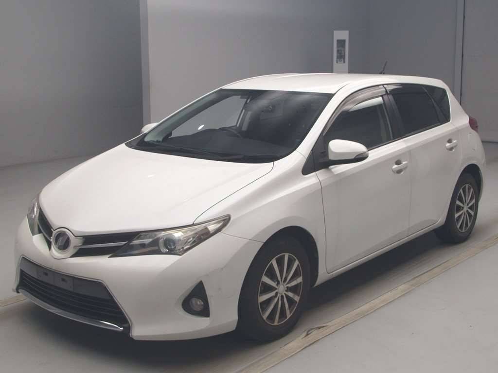 2014 Toyota Auris NZE181H[0]