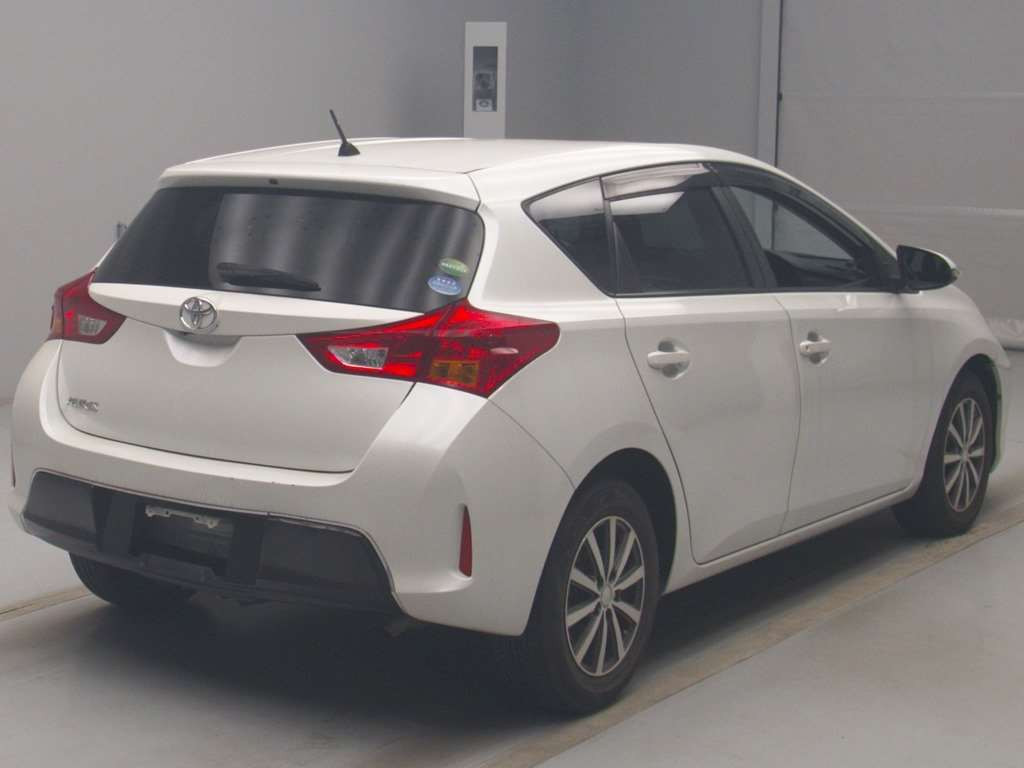 2014 Toyota Auris NZE181H[1]