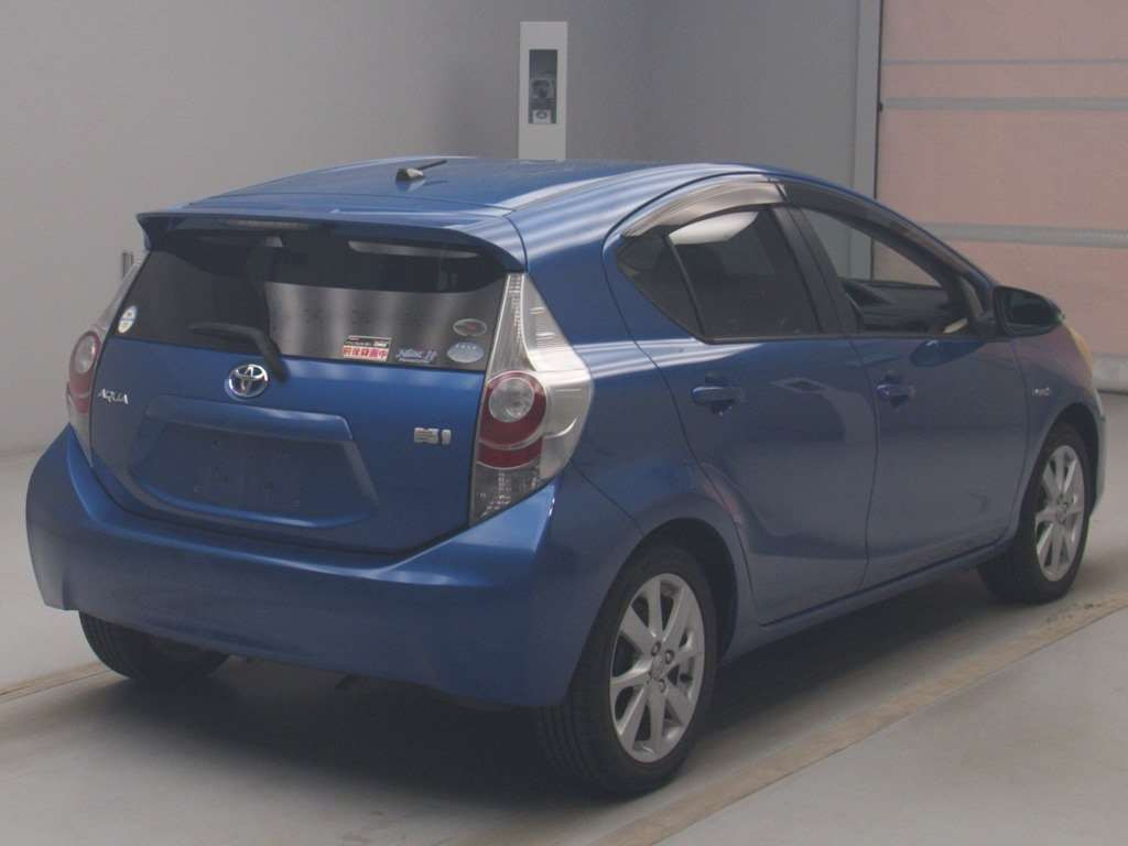 2012 Toyota Aqua NHP10[1]