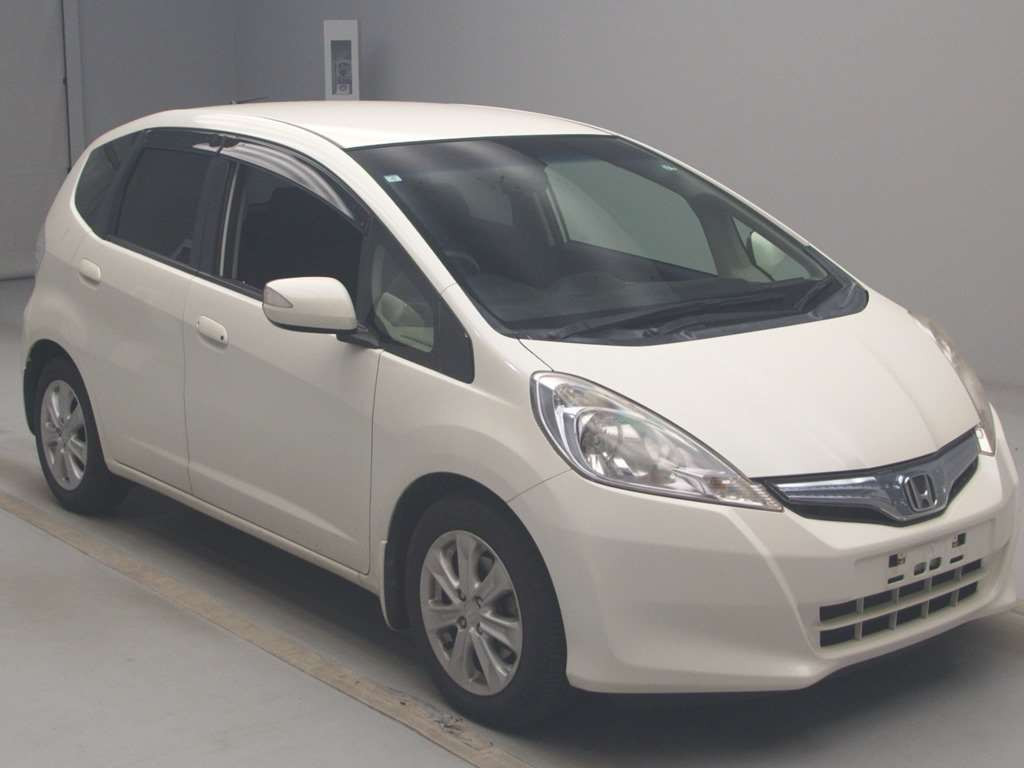 2011 Honda Fit Hybrid GP1[2]