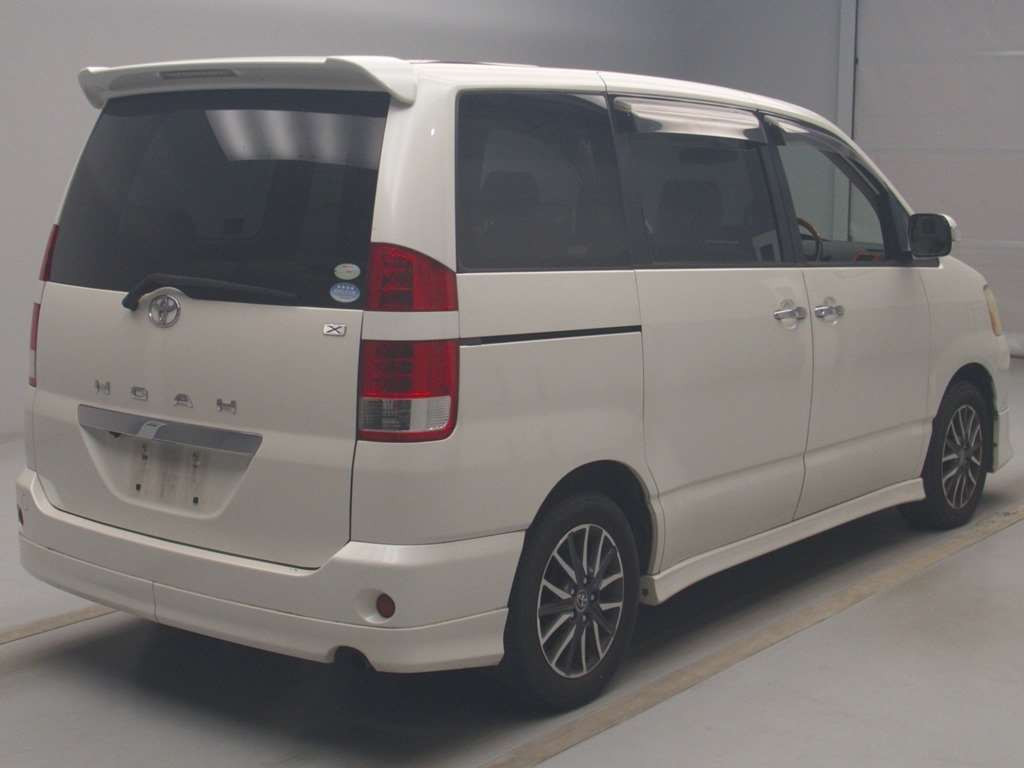 2006 Toyota Noah AZR60G[1]