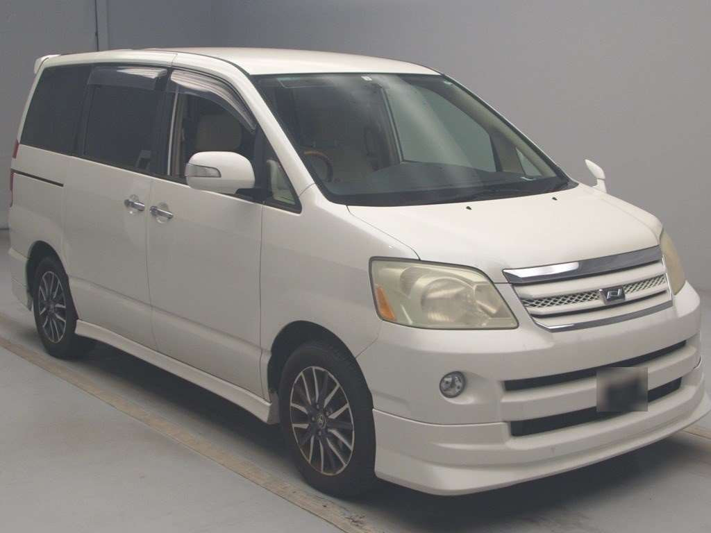 2006 Toyota Noah AZR60G[2]