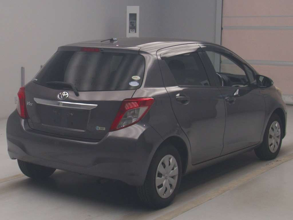 2011 Toyota Vitz NSP130[1]