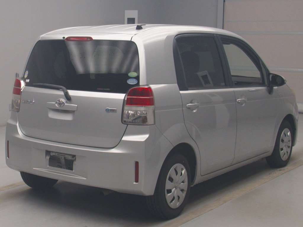 2012 Toyota Spade NSP140[1]