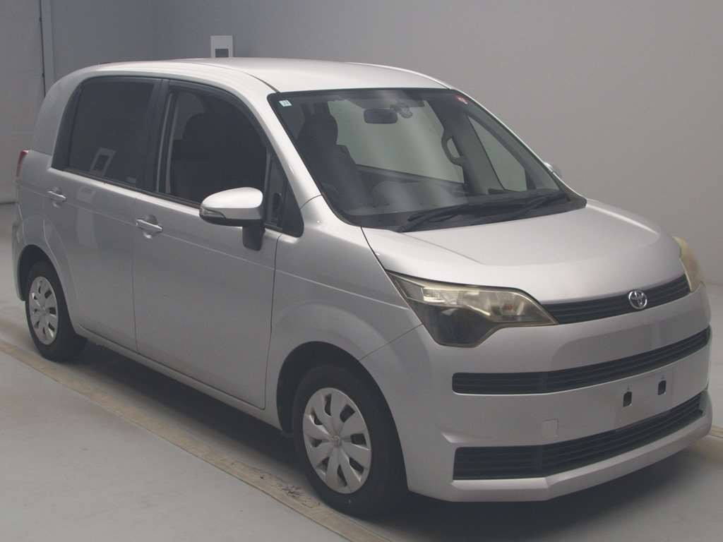 2012 Toyota Spade NSP140[2]