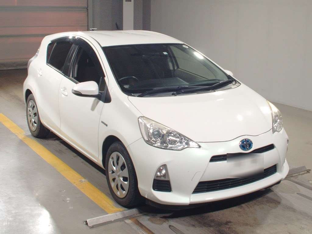 2014 Toyota Aqua NHP10[2]