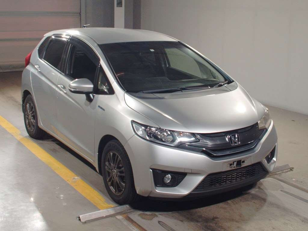 2013 Honda Fit Hybrid GP5[2]