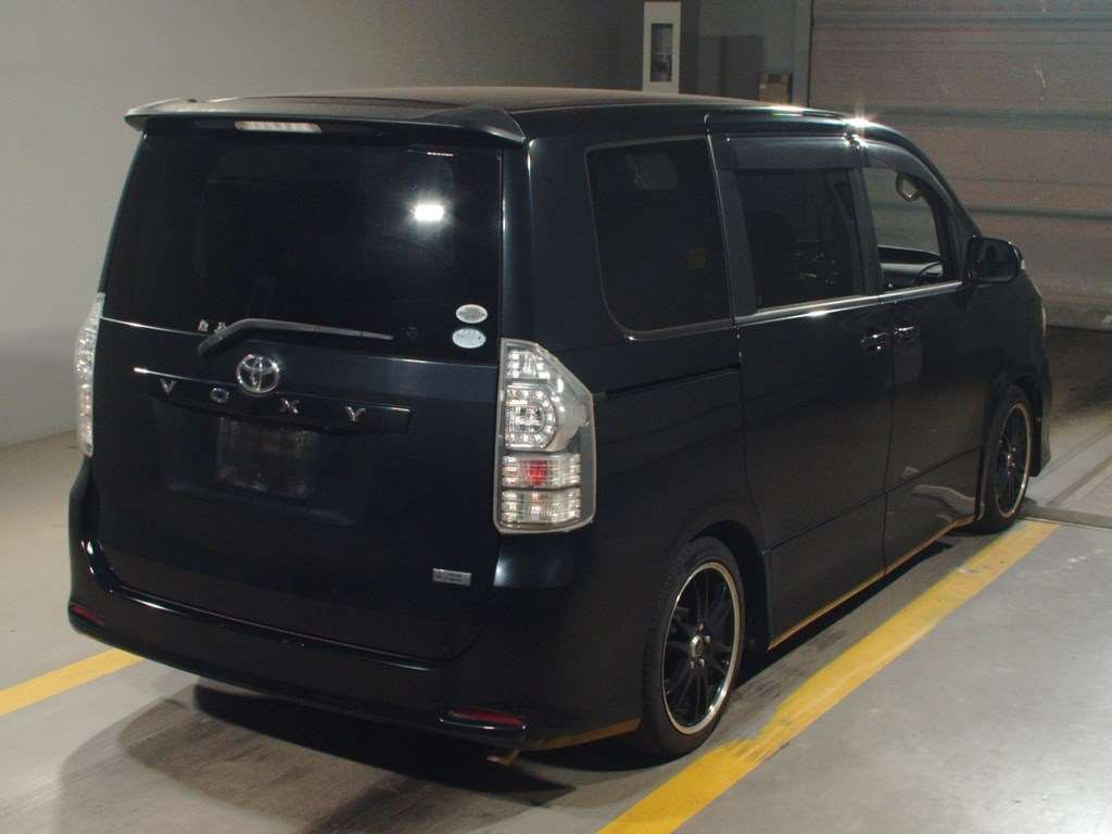 2010 Toyota Voxy ZRR70W[1]