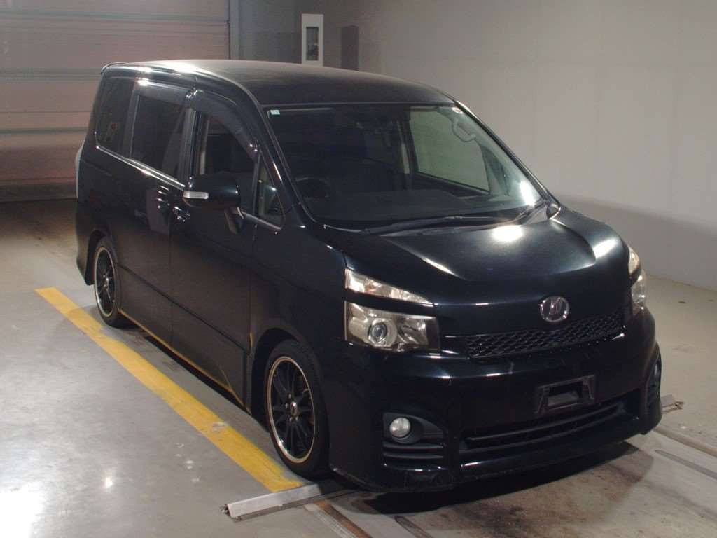 2010 Toyota Voxy ZRR70W[2]