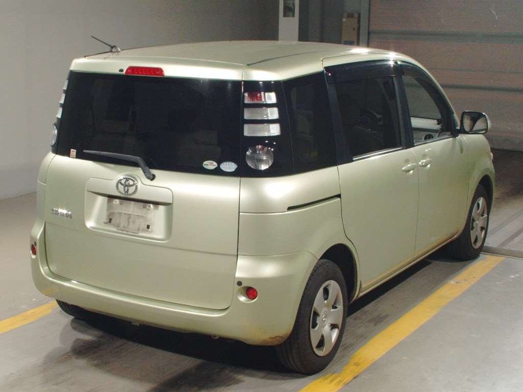 2010 Toyota Sienta NCP81G[1]