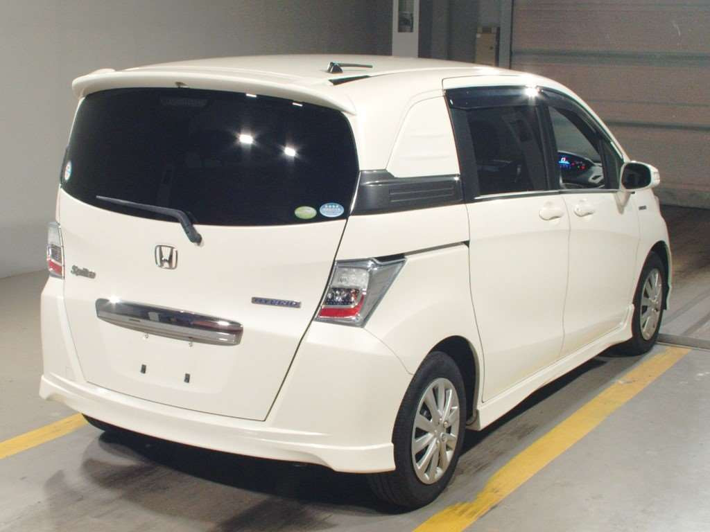 2012 Honda Freed spike hybrid GP3[1]