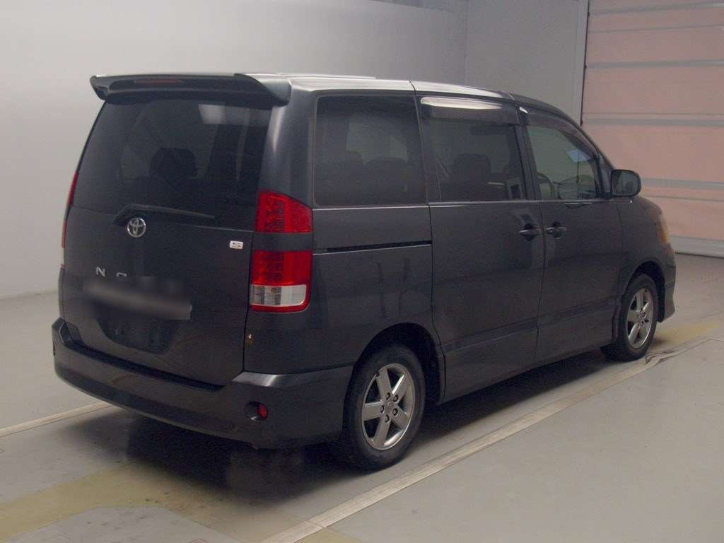 2007 Toyota Noah AZR60G[1]