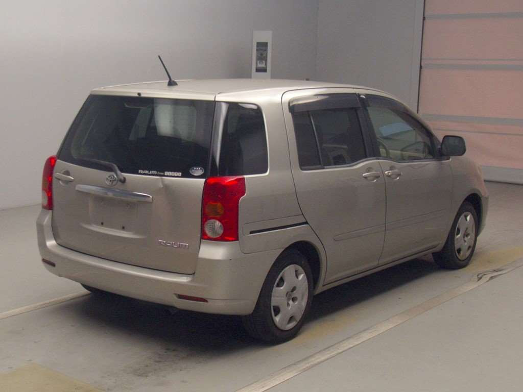 2004 Toyota Raum NCZ20[1]