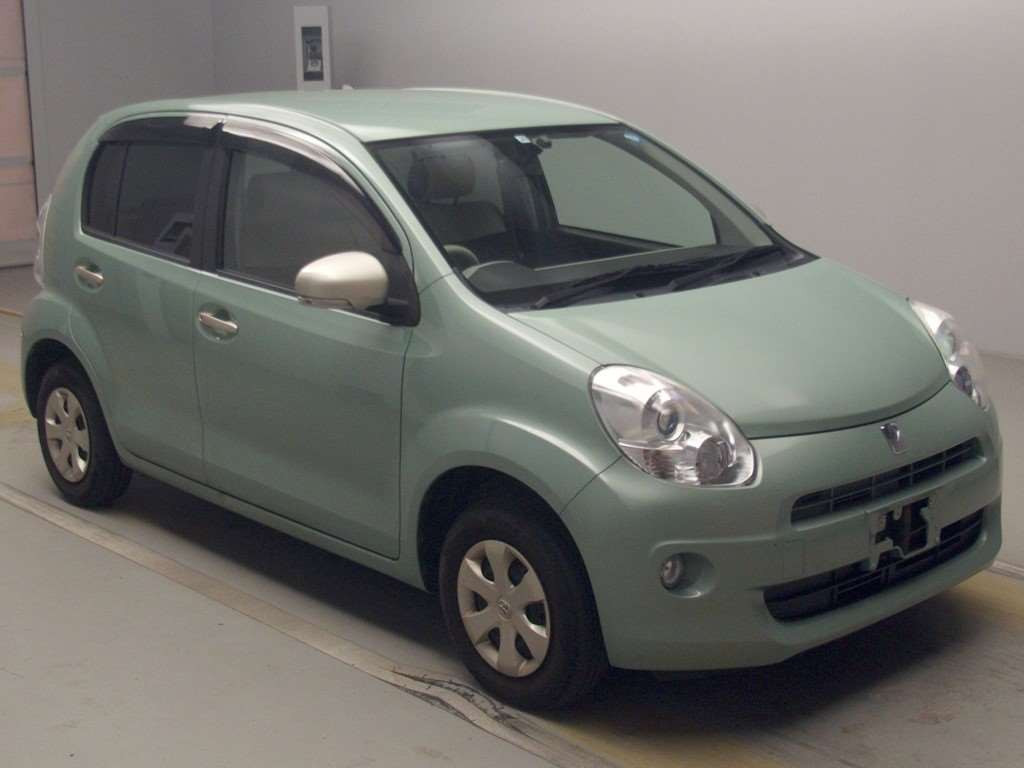 2010 Toyota Passo KGC30[2]