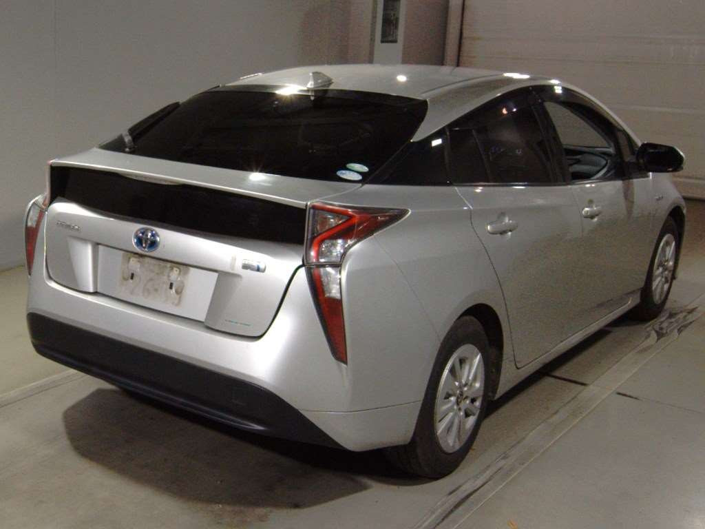 2017 Toyota Prius ZVW50[1]