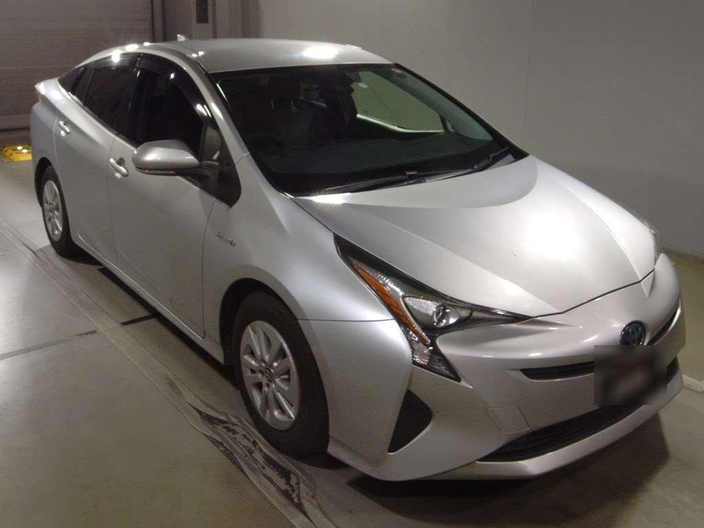 2017 Toyota Prius ZVW50[2]