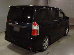 2007 Toyota Noah