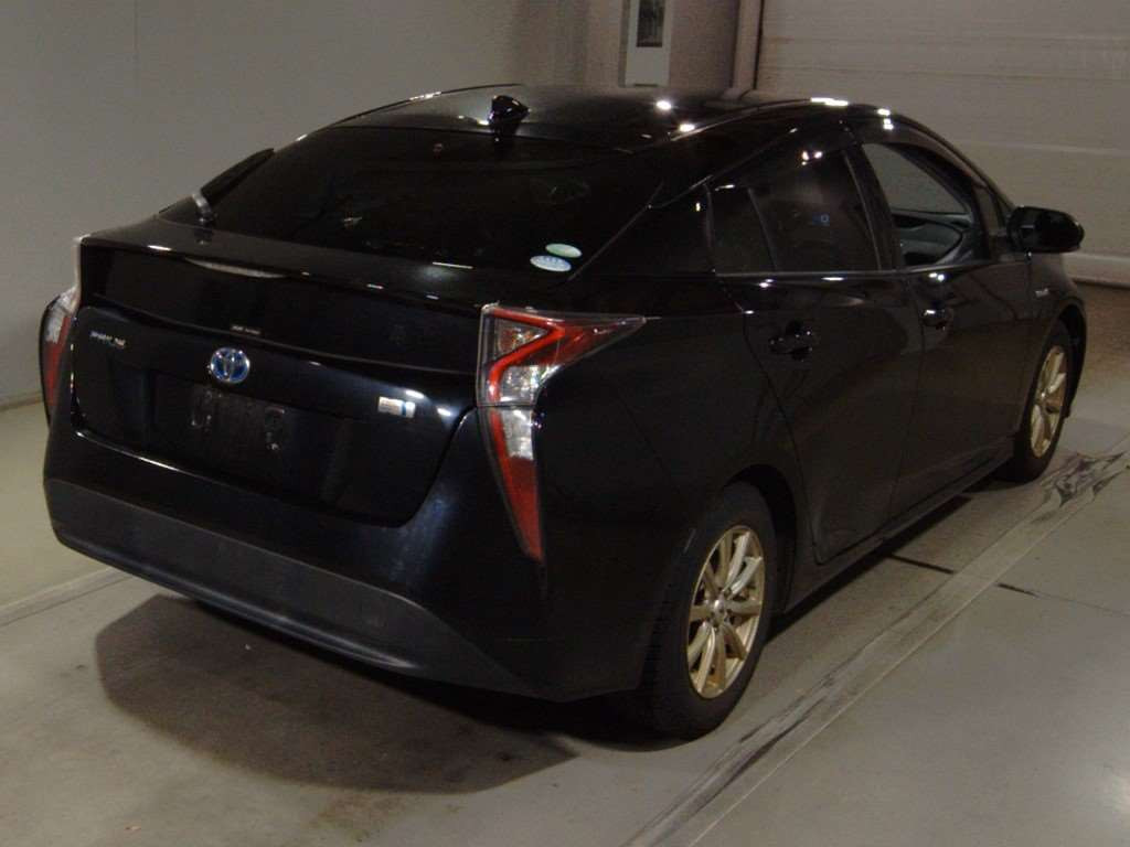 2016 Toyota Prius ZVW50[1]