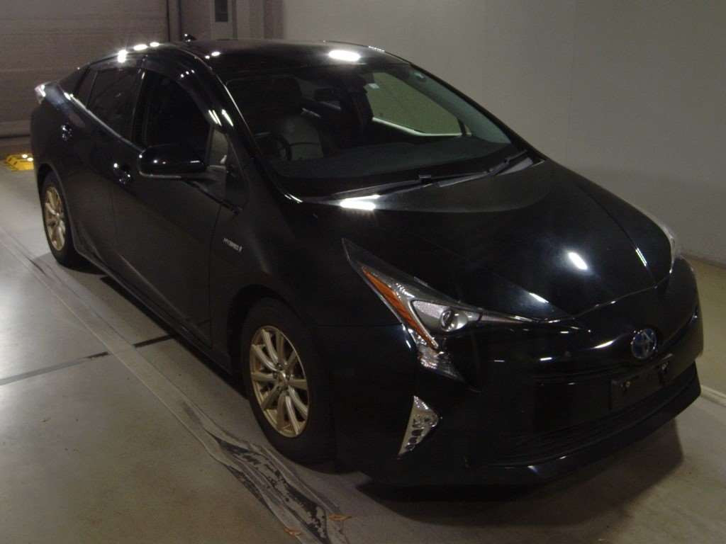 2016 Toyota Prius ZVW50[2]