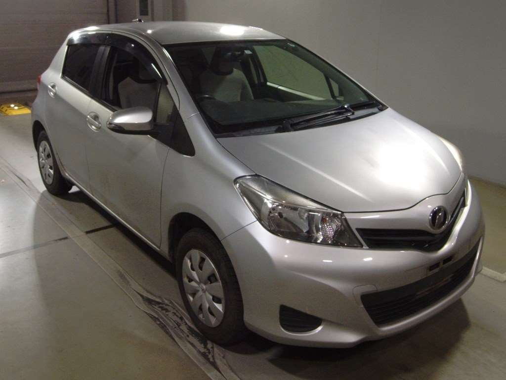 2013 Toyota Vitz NSP135[2]