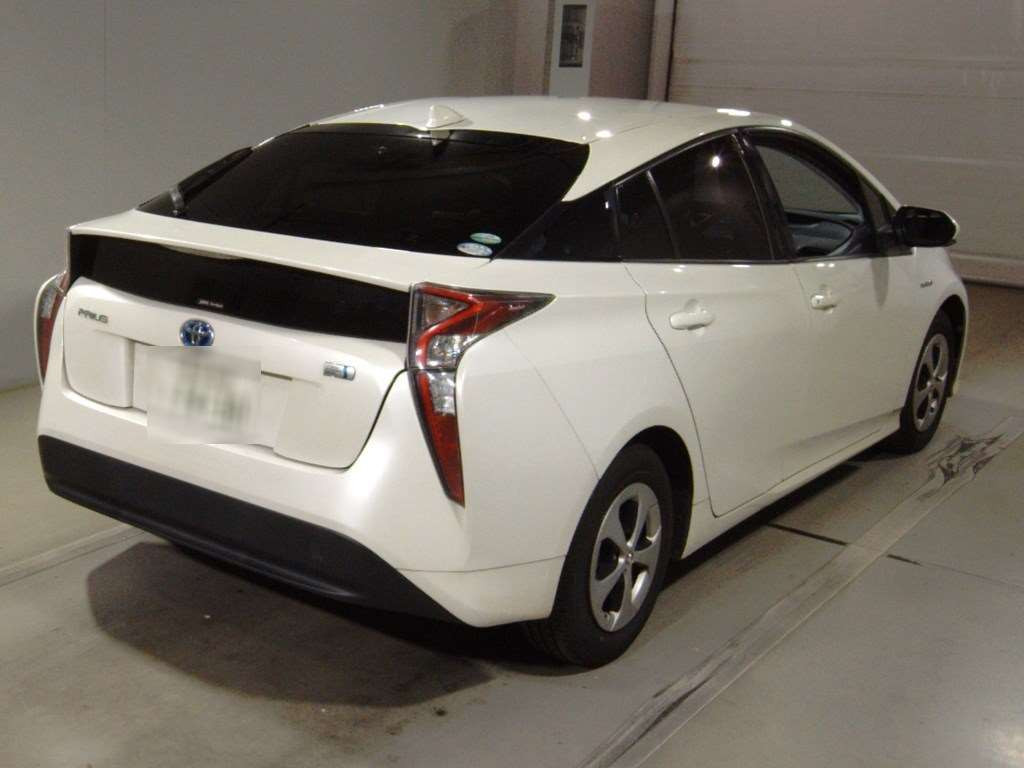 2017 Toyota Prius ZVW50[1]